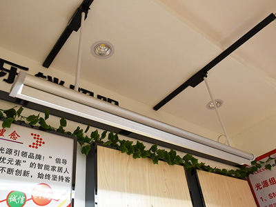 樂(lè)銷(xiāo)燈具定制廠家陪你了解LED護(hù)眼燈的選購(gòu)參考標(biāo)準(zhǔn)